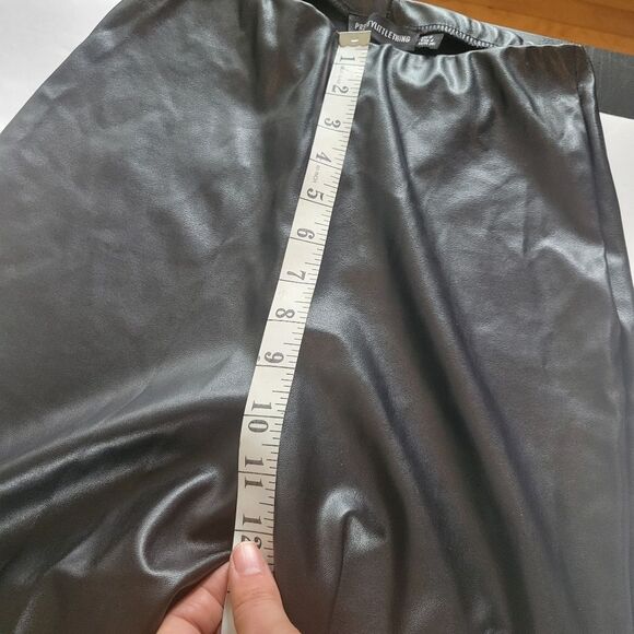 Pretty Little Thing black faux leather Leggings Pants High Rise Size 4 - Picture 6 of 6